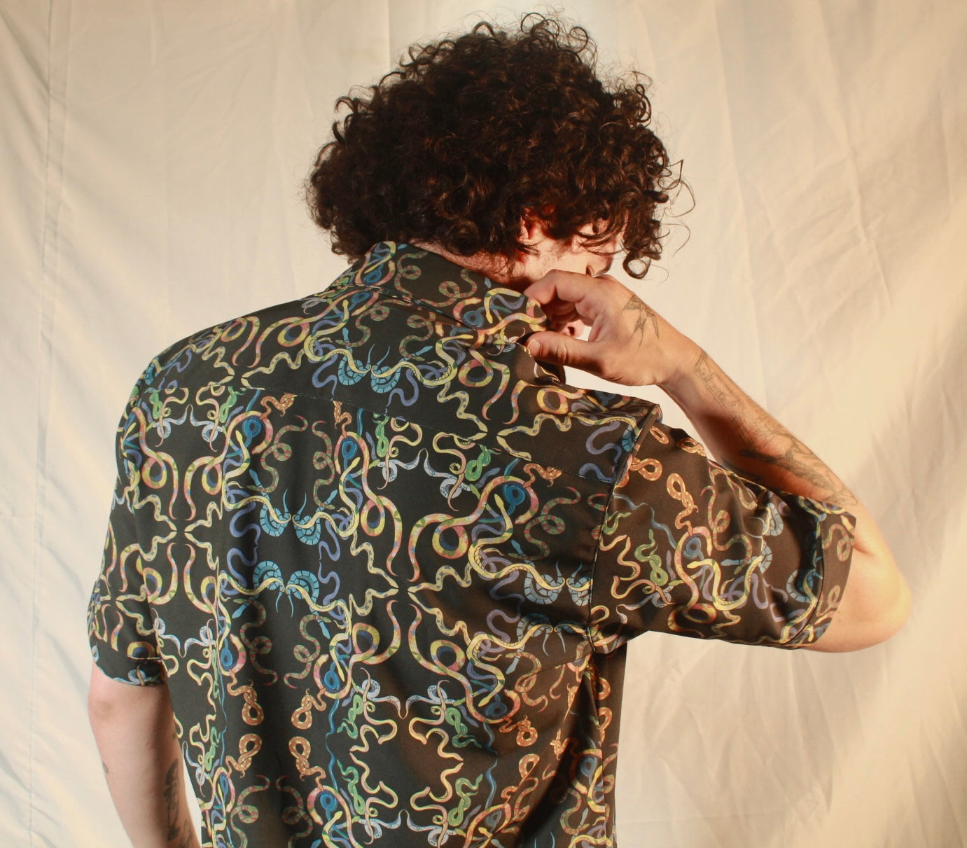 Camisa Serpientes Multicolor Unisex