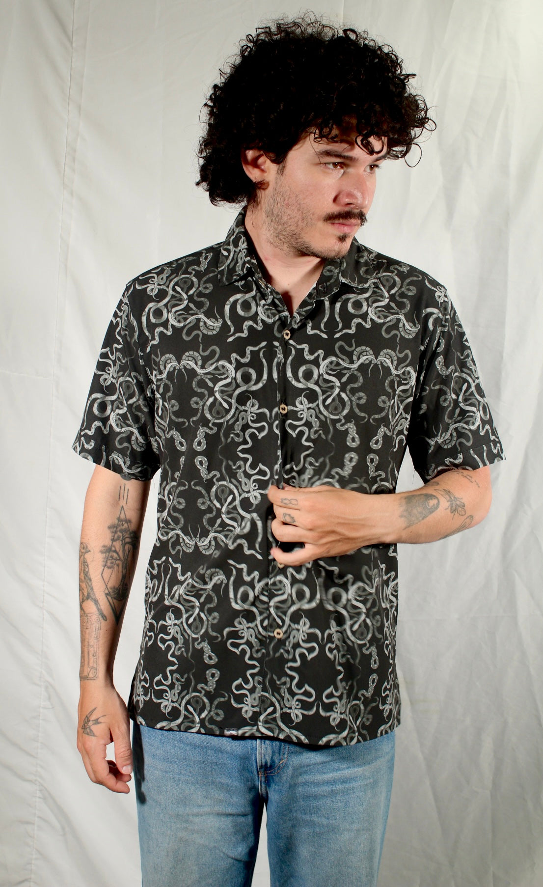 Camisa Serpientes Gris/Negro Unisex