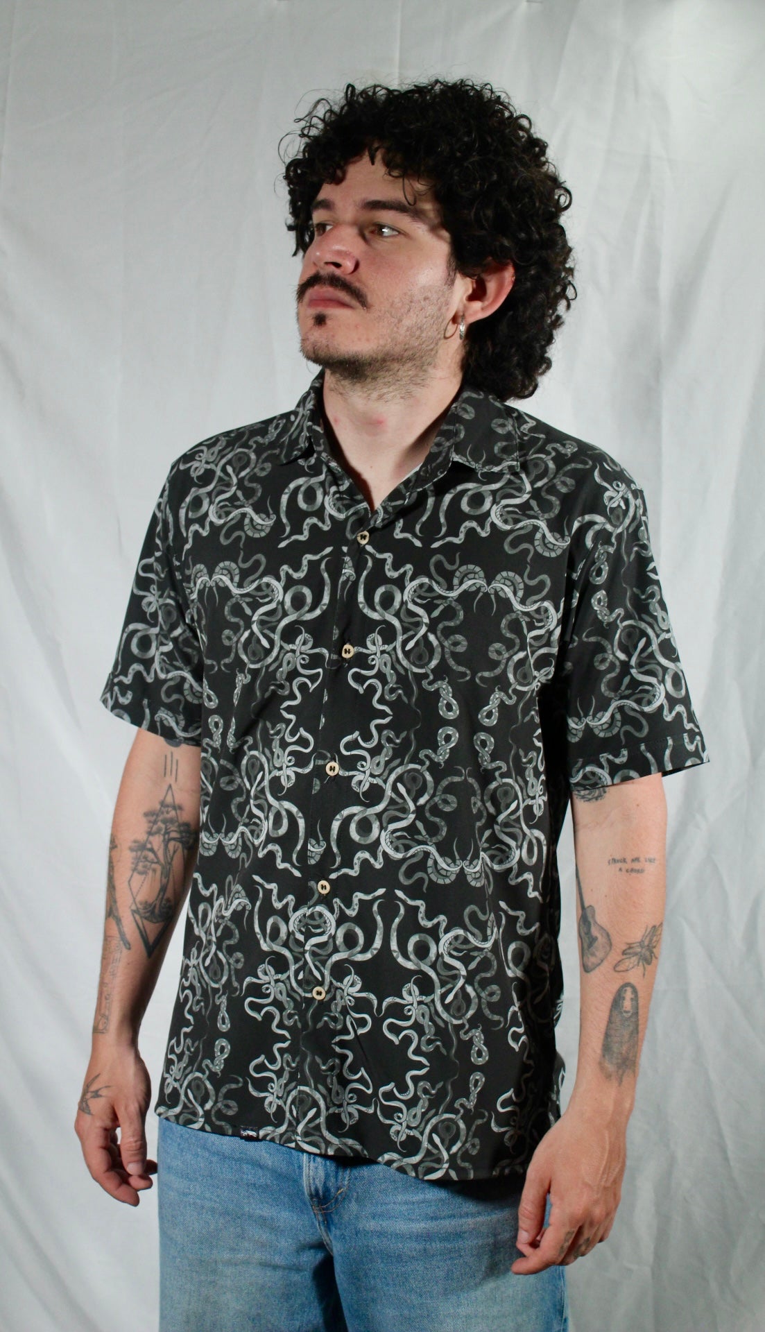 Camisa Serpientes Gris/Negro Unisex