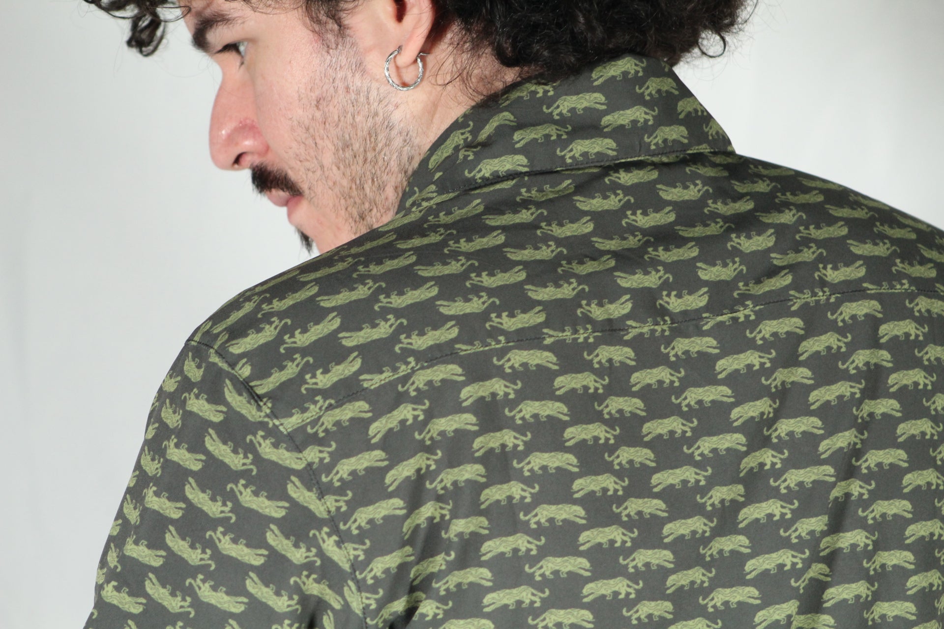 Camisa Jaguar Verde Militar Unisex