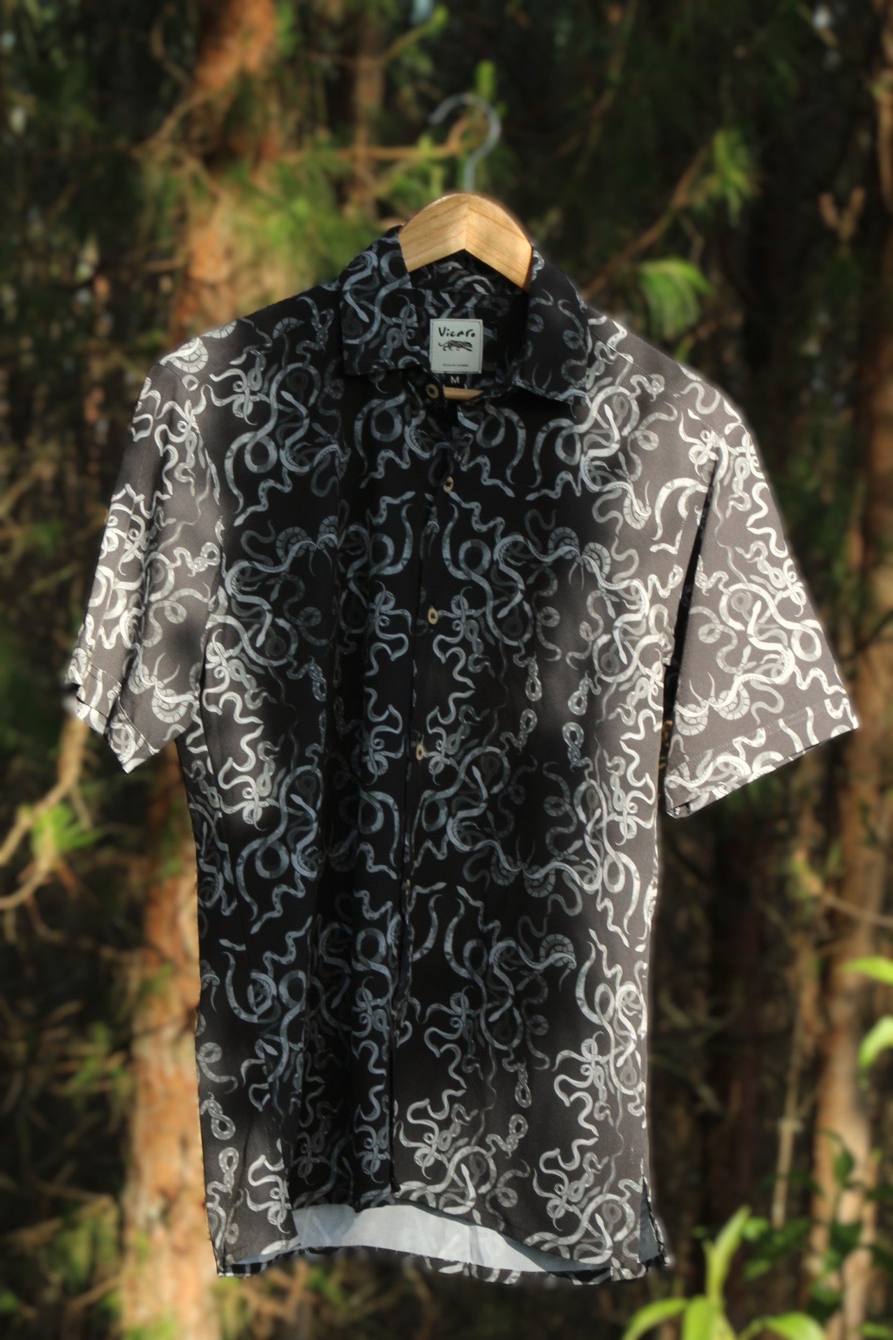 Camisa Serpientes Gris/Negro Unisex