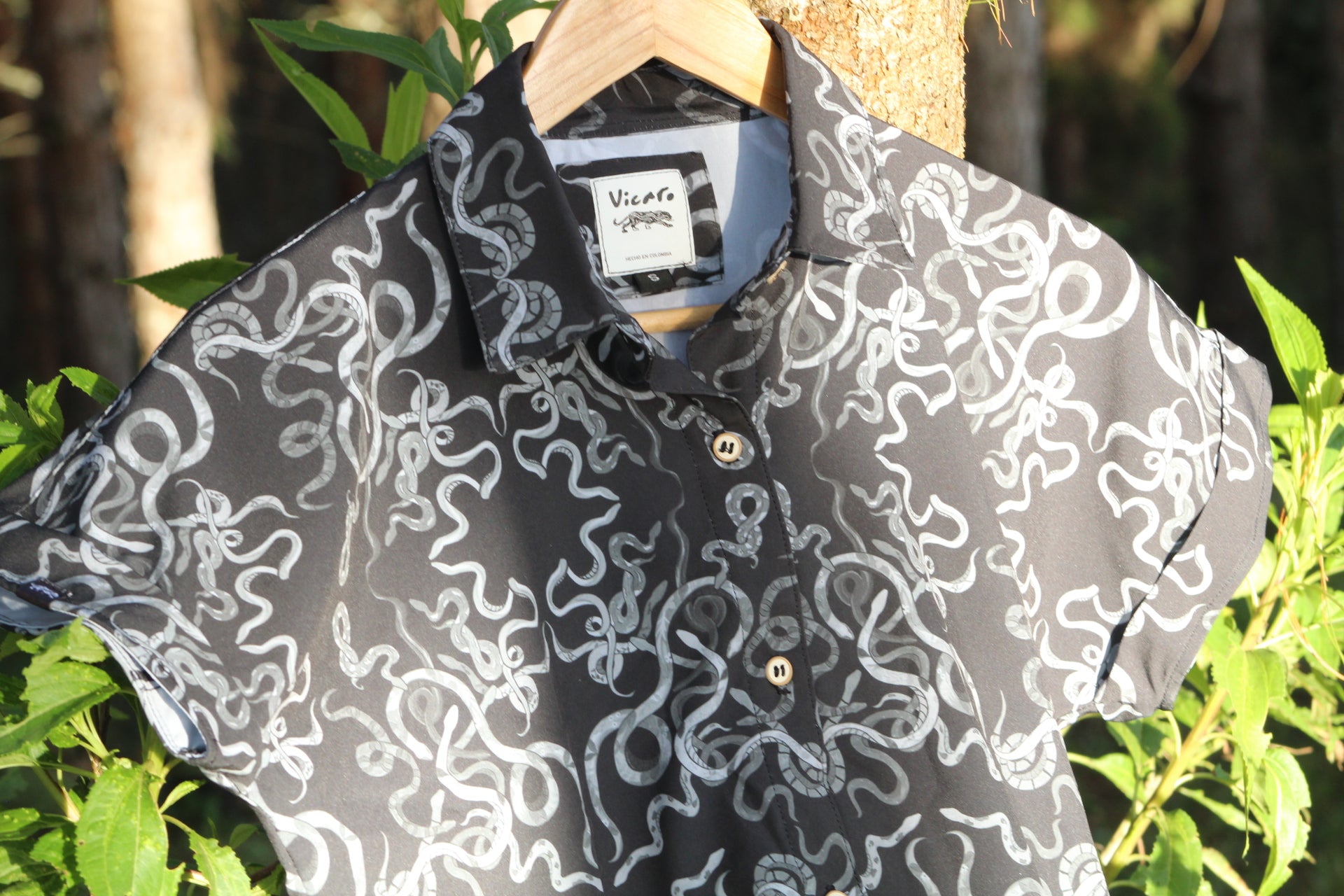 Camisa Serpientes Gris/Negro Mujer