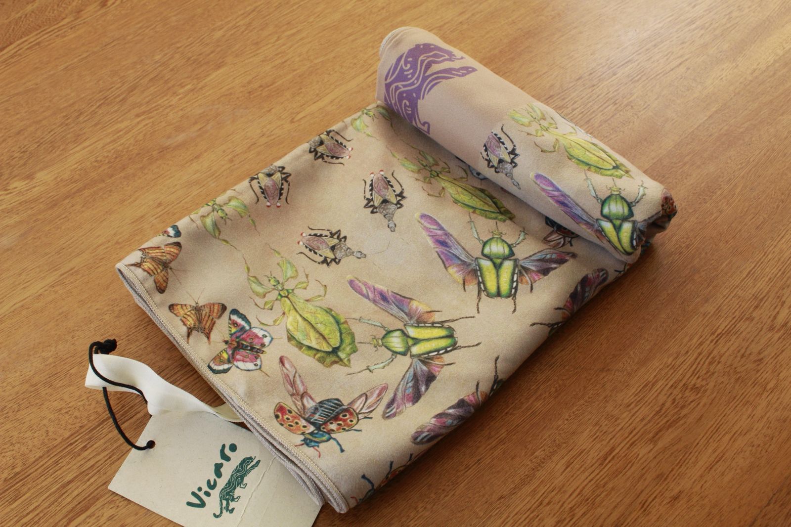 Toalla Viajera Microfibra - Diseño Artístico Insectos Grisalla