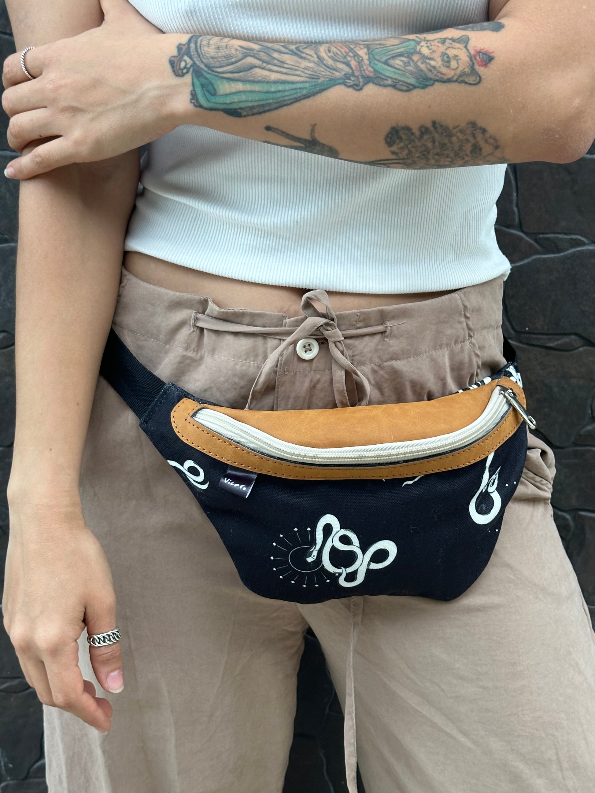 Hip packs / Canguros